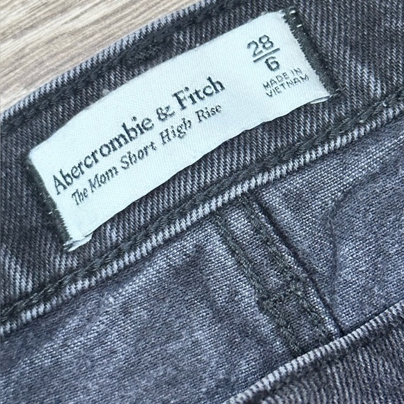 Abercrombie & Fitch Distressed The Mom High Rise Short Gray Wash - Picture 8 of 12